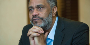 Hinton to speak at Wright Center