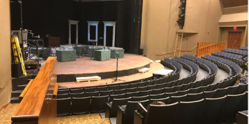 Carver Commodore plays at Harry’s