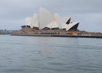 Students travel to Australia in study abroad program