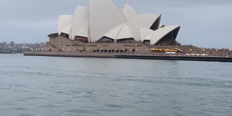 Students travel to Australia in study abroad program