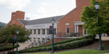 McMillan expected to accept Samford basketball head coaching job