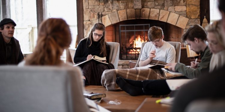 Fineburg couple discuss discipleship school at Greek Speakers event