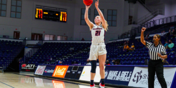 Women’s basketball defeats UNCG 46-42