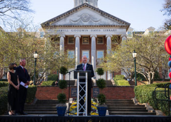 Samford introduces new president