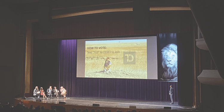 Samford students enter the Lion’s Den