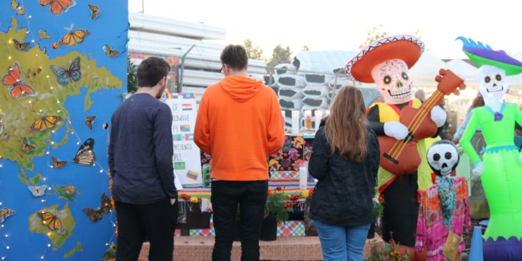 Samford students attend Day of the Dead celebration