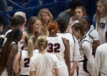 Women’s basketball on fire: Cournoyer’s shooting, Leipold’s return proving their worth late in the season￼