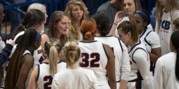 Women’s basketball on fire: Cournoyer’s shooting, Leipold’s return proving their worth late in the season￼