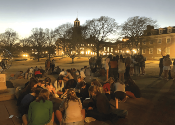 Students host prayer night for Ukraine