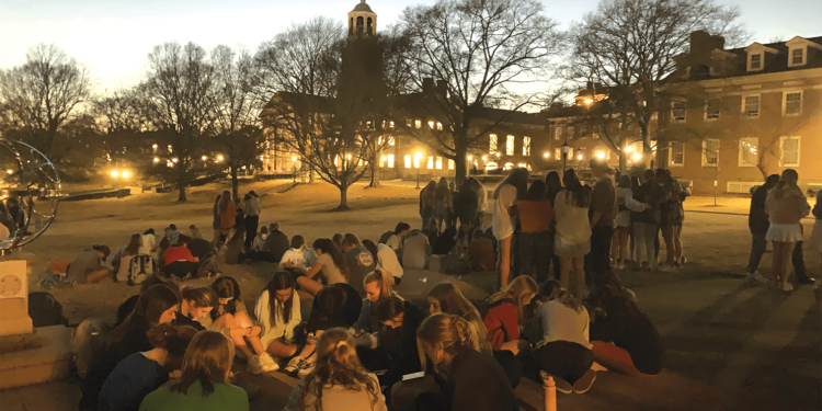 Students host prayer night for Ukraine