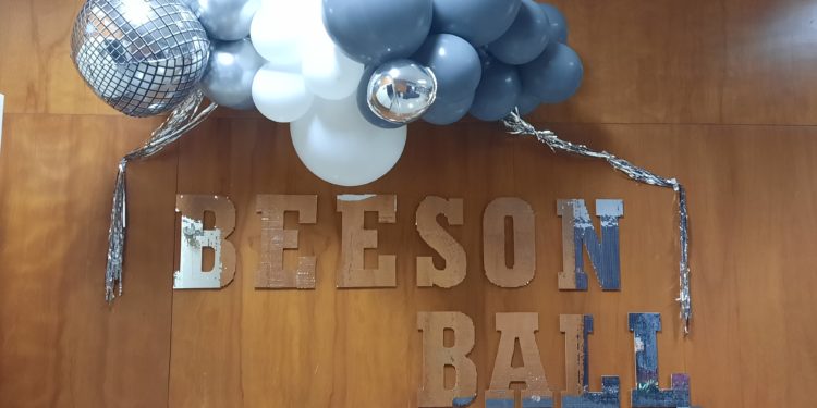 Samford students bop at the Beeson Ball