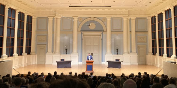 Best-selling author Charles Martin speaks at Samford
