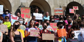 Samford community responds with silent protest