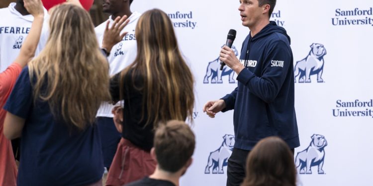 Samford Basketball Says Thank You by Hosting Fan Fest.