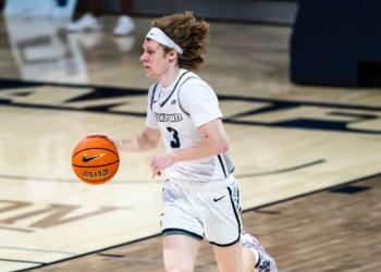 Men’s Basketball drops two on the road