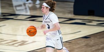 Men’s Basketball drops two on the road