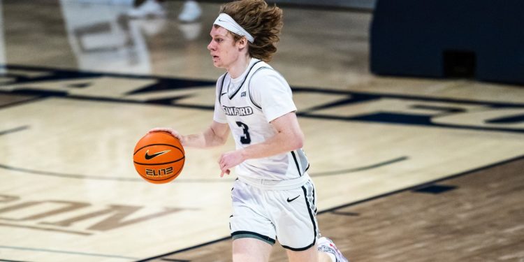 Men’s Basketball drops two on the road