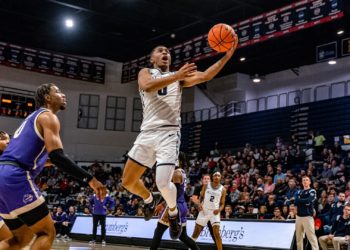 Men’s hoops running the table
