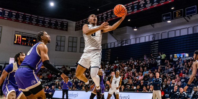 Men’s hoops running the table