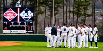 Baseball starts off season 2-2