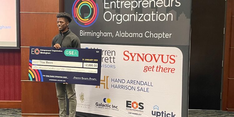 Business school hosts entrepreneur competition 