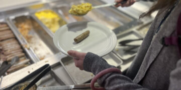 MedHelp gives conflicting answers on mono outbreak