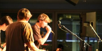 Harry’s Coffeehouse hosts student artist showcase