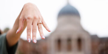 The illusion of “ring by spring” 