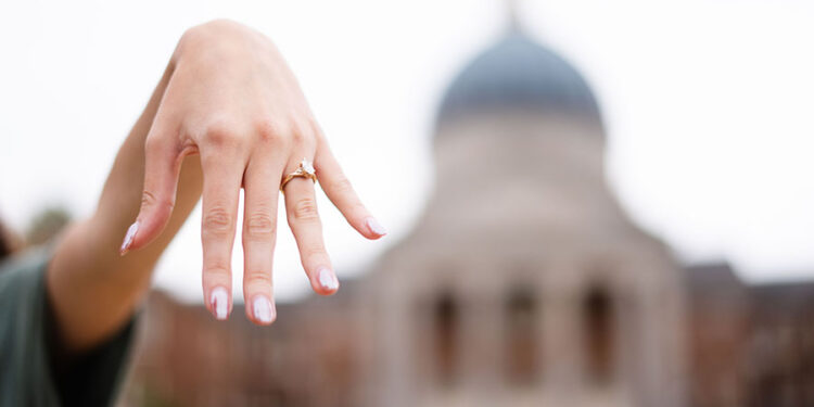 The illusion of “ring by spring”