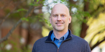 Reeves named co-editor of CSR