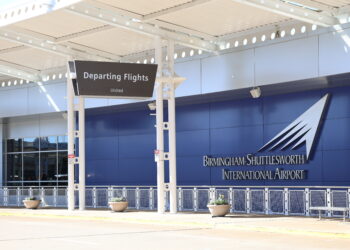 Government shutdown affects flights, SNAP