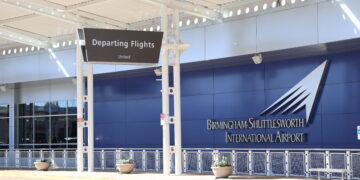 Government shutdown affects flights, SNAP