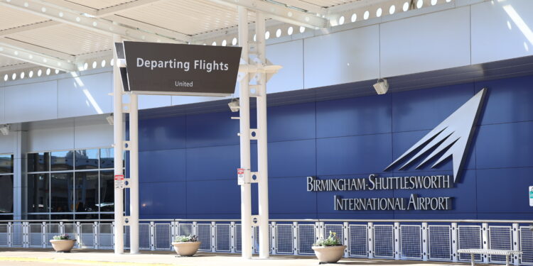 Government shutdown affects flights, SNAP