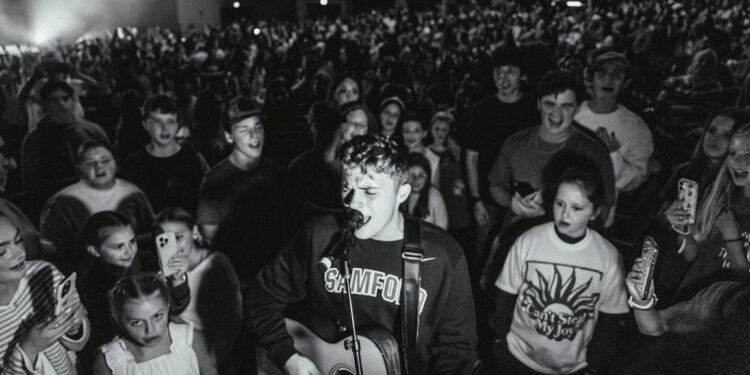 Josiah Queen and the Campus Nights Tour visits Samford
