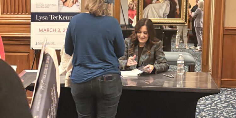 Lysa Terkeurst and a talk about boundaries 