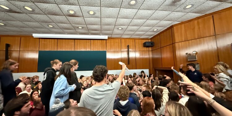 Step Sing sign ups bring on campus chaos